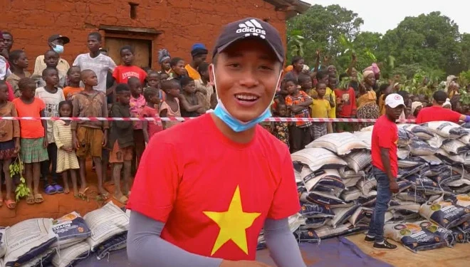 Tiểu sử Quang Linh Vlogs