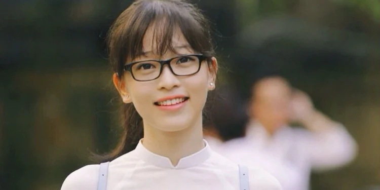 Tiểu sử Á hậu Phương Nga